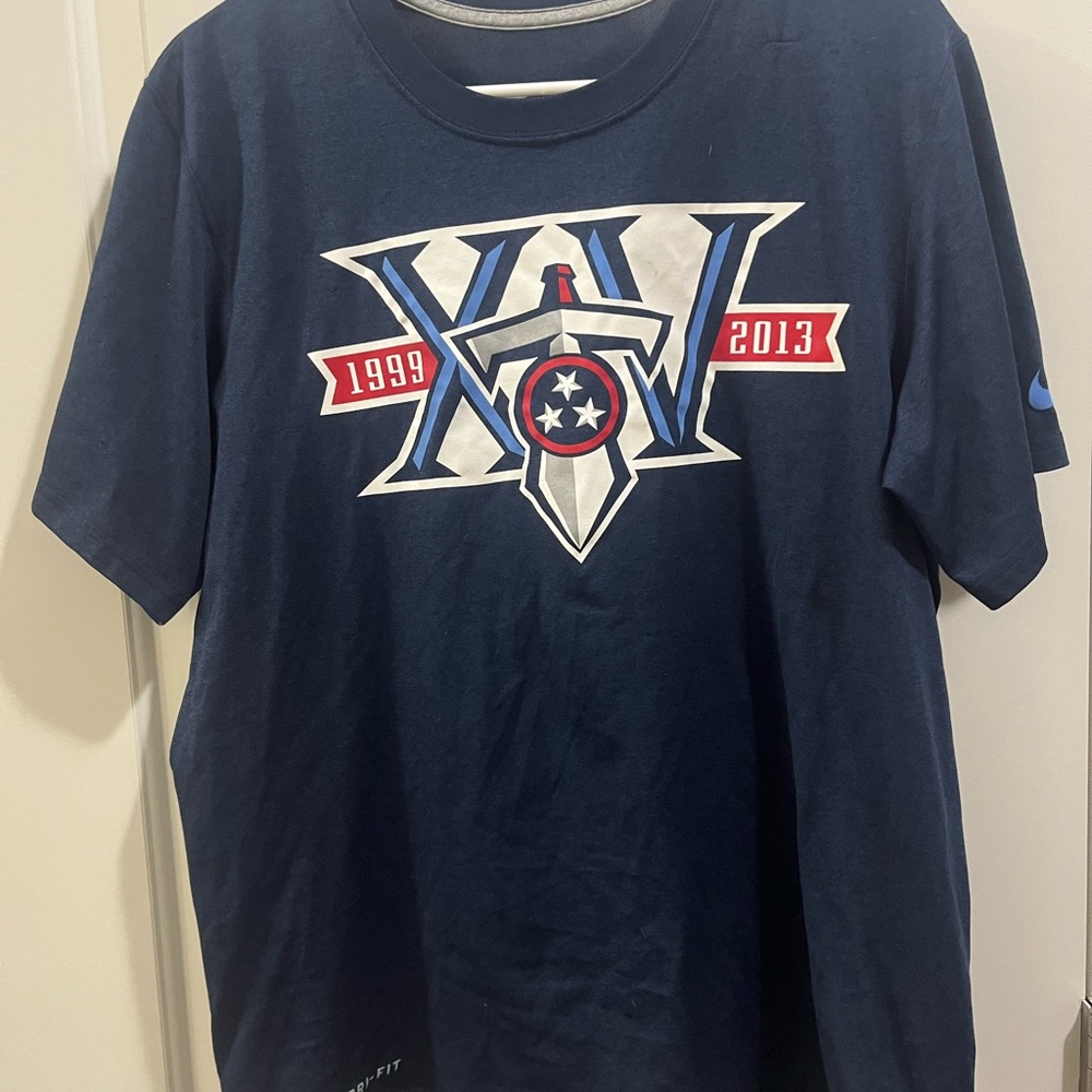 NFL Titans women’s Nike shirt-Dri Fit